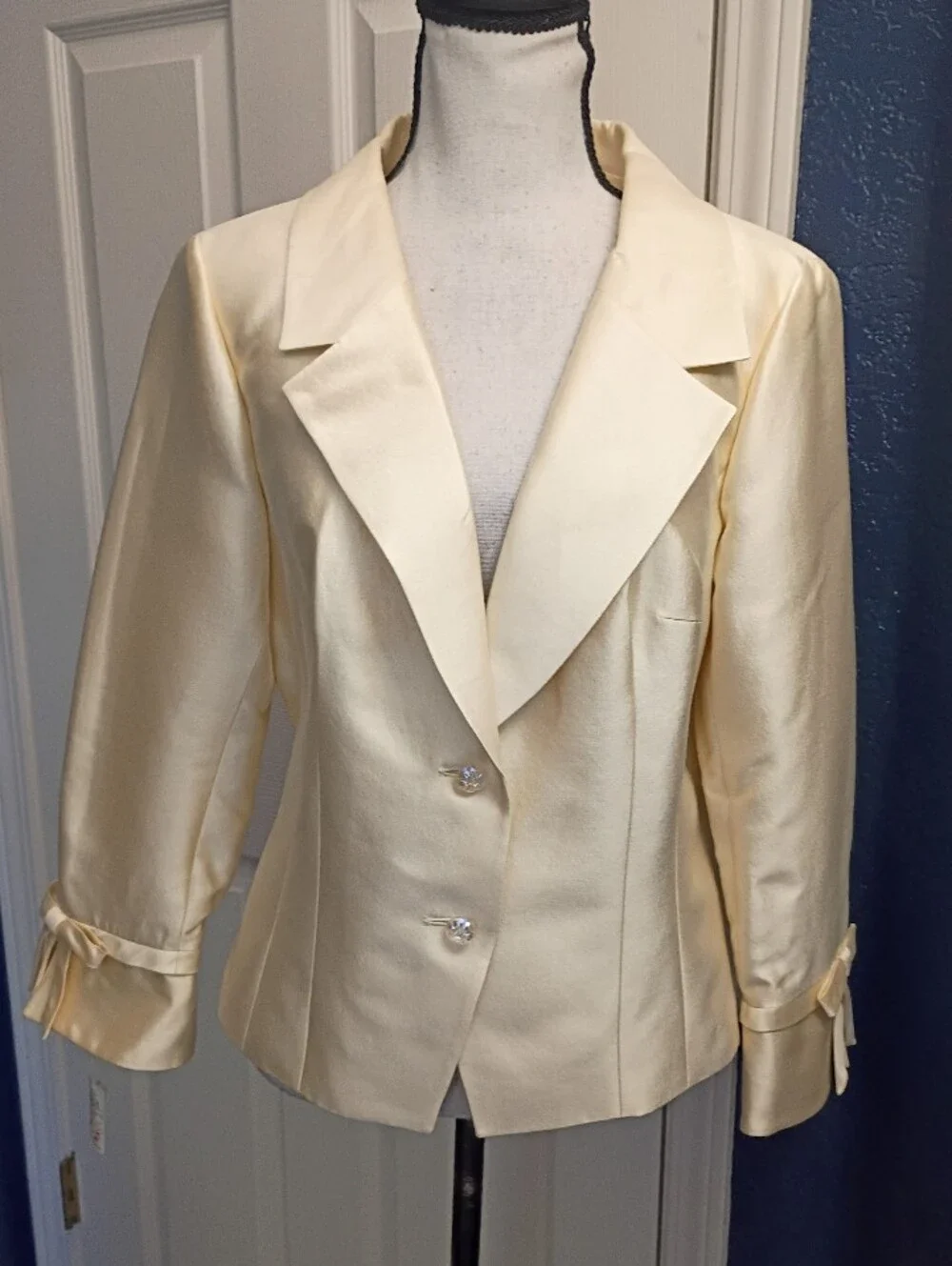 Rickie Freeman for Teri Jon Cream Satin Blazer